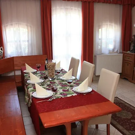 Leanyka Vendeghaz Гостевой дом 4*