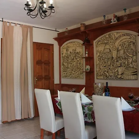 Guest house Leanyka Vendeghaz 4*