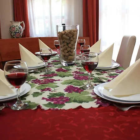 Leanyka Vendeghaz Guest house 4*
