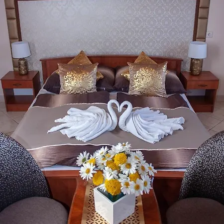 Leanyka Vendeghaz Guest house 4*